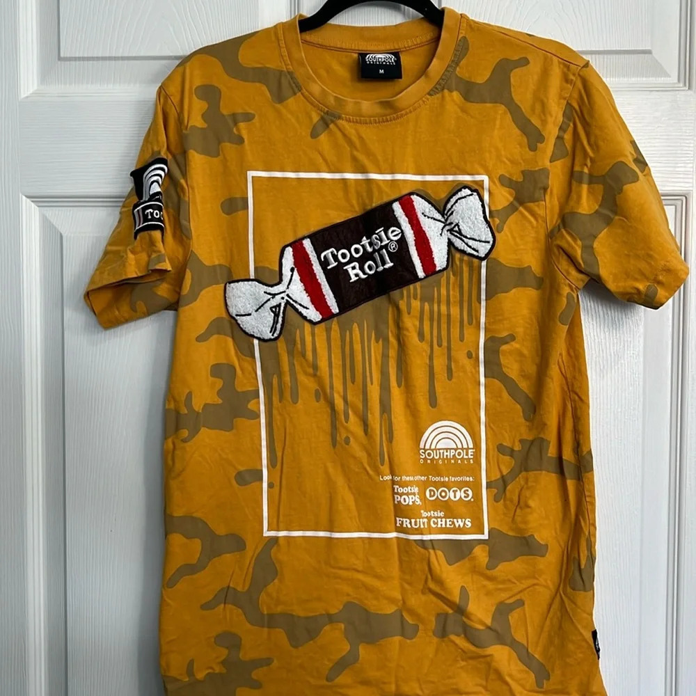 Southpole Tootsie roll T-shirt Men's size medium, gold and brown